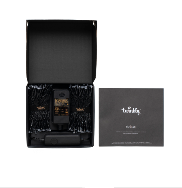 комплектация гирлянды 400 светодиодов — коробка, адаптер и контроллер Twinkly Strings, инструкция