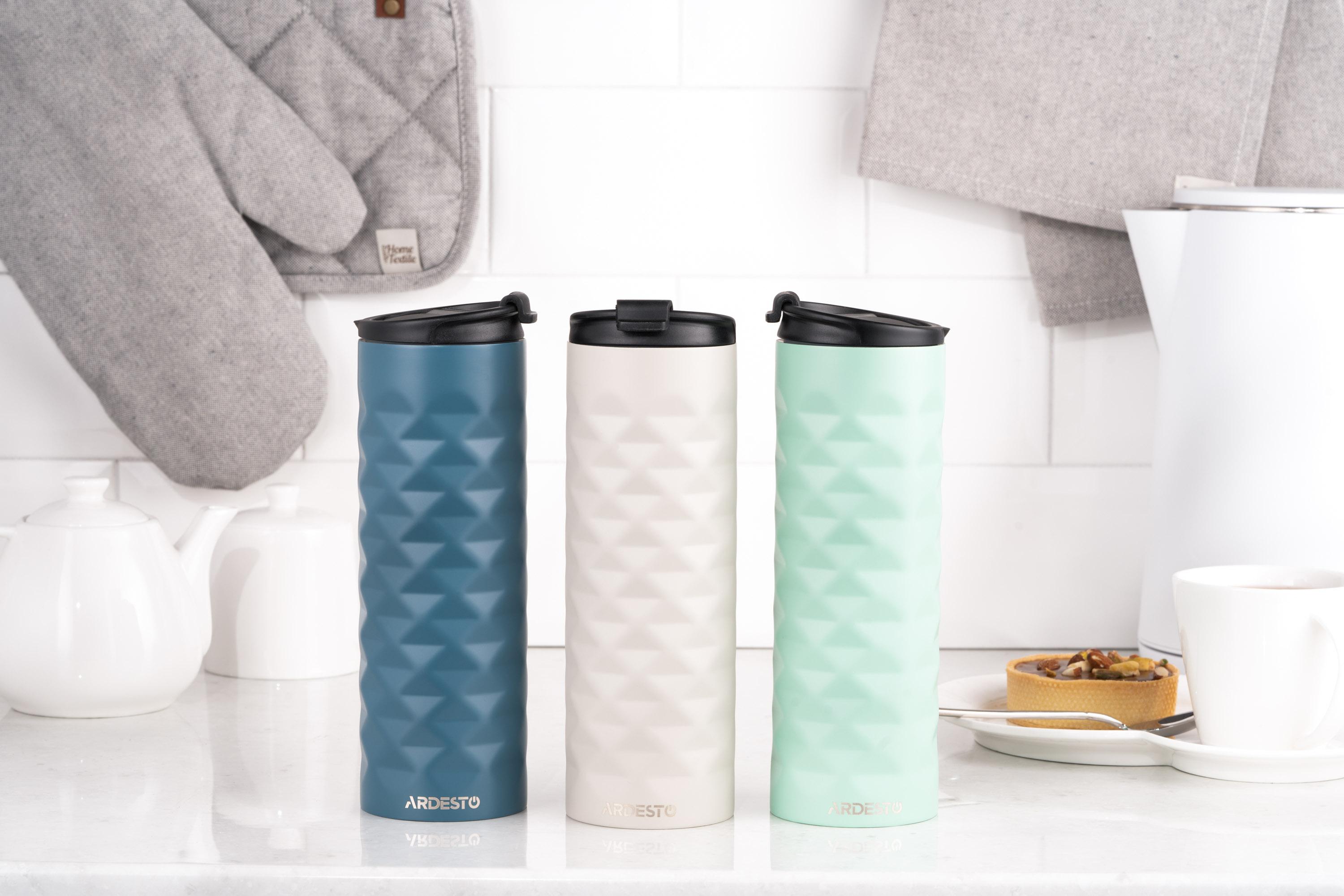 Стильная термокружка для офиса и поездок Ardesto Bright City в интерьере — стильная термокружка для офиса и поездок