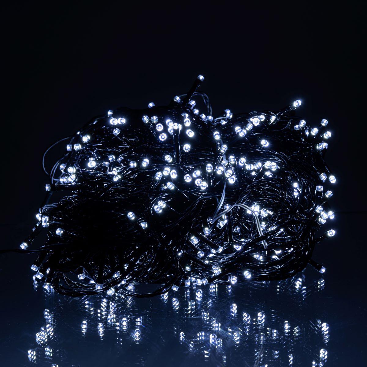 500 LED белая гирлянда на черном проводе крупный план — длинная гирлянда нитка