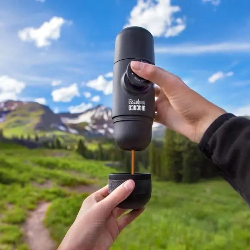 Комплектация и аксессуары Wacaco Minipresso NS — ручная эспрессо машина для путешествий с мешочком и щеточкой