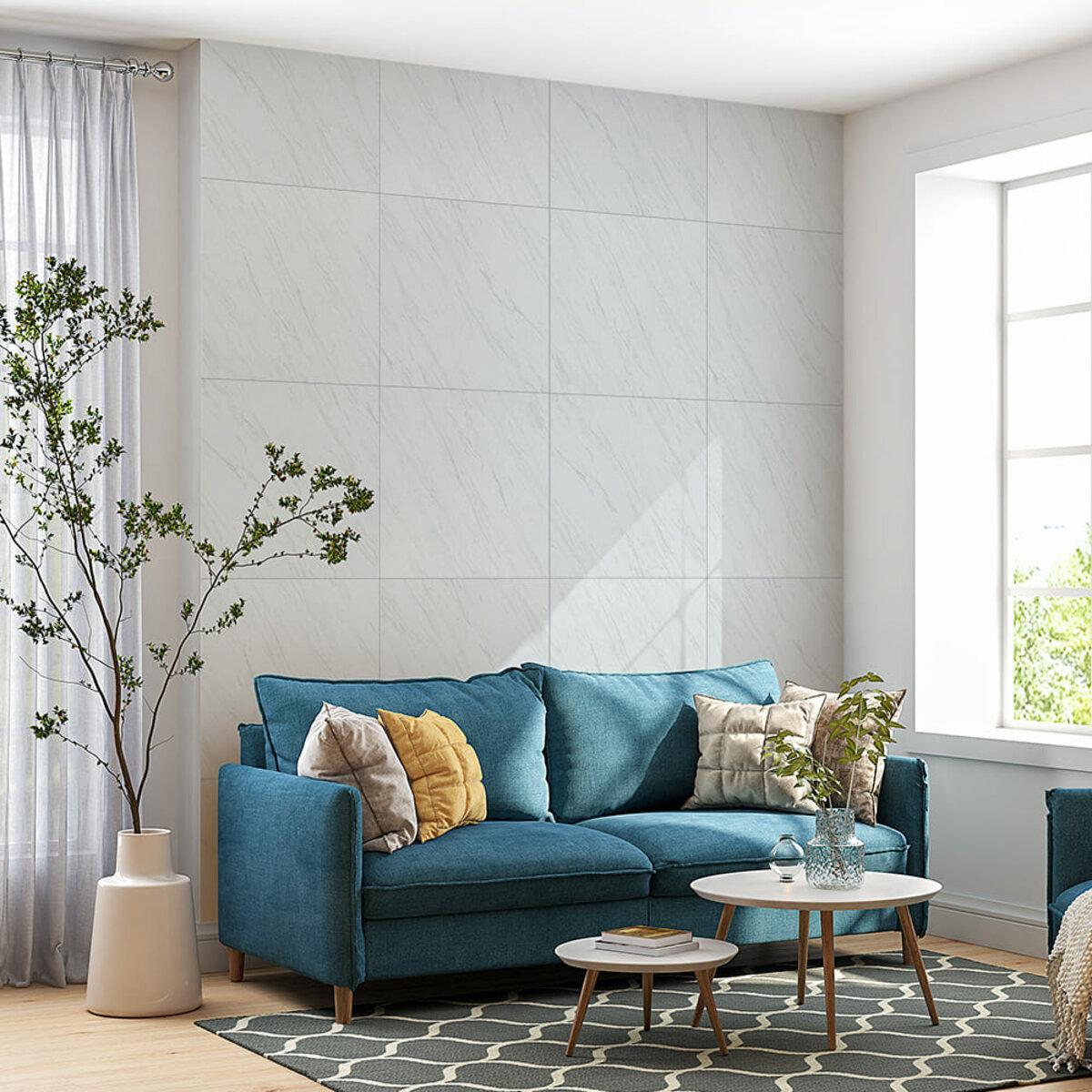 ПВХ плити під білий мармур у сучасному інтер’єрі вітальні