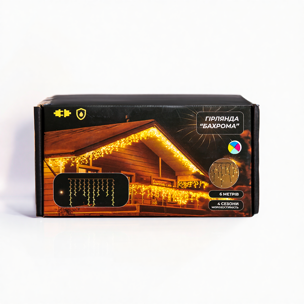 близкий план питания и штекера гирлянды бахрома, черный провод и соединитель, уличная гирлянда RGB