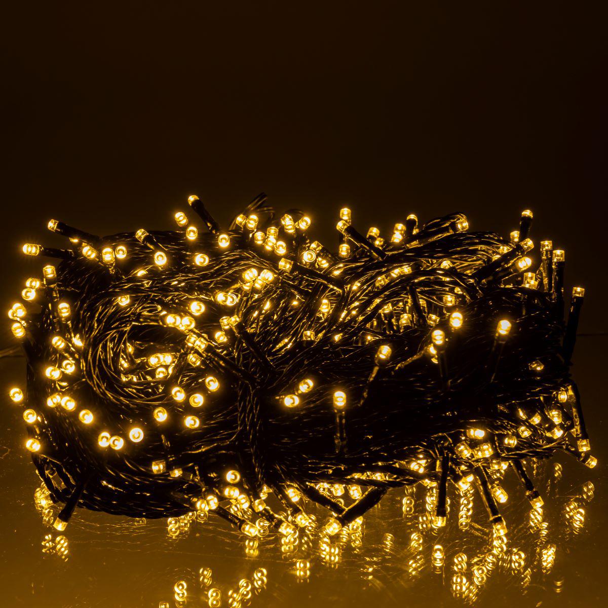 Крупный план 500 LED на черном проводе, светодиодная нить для улицы 500 LED