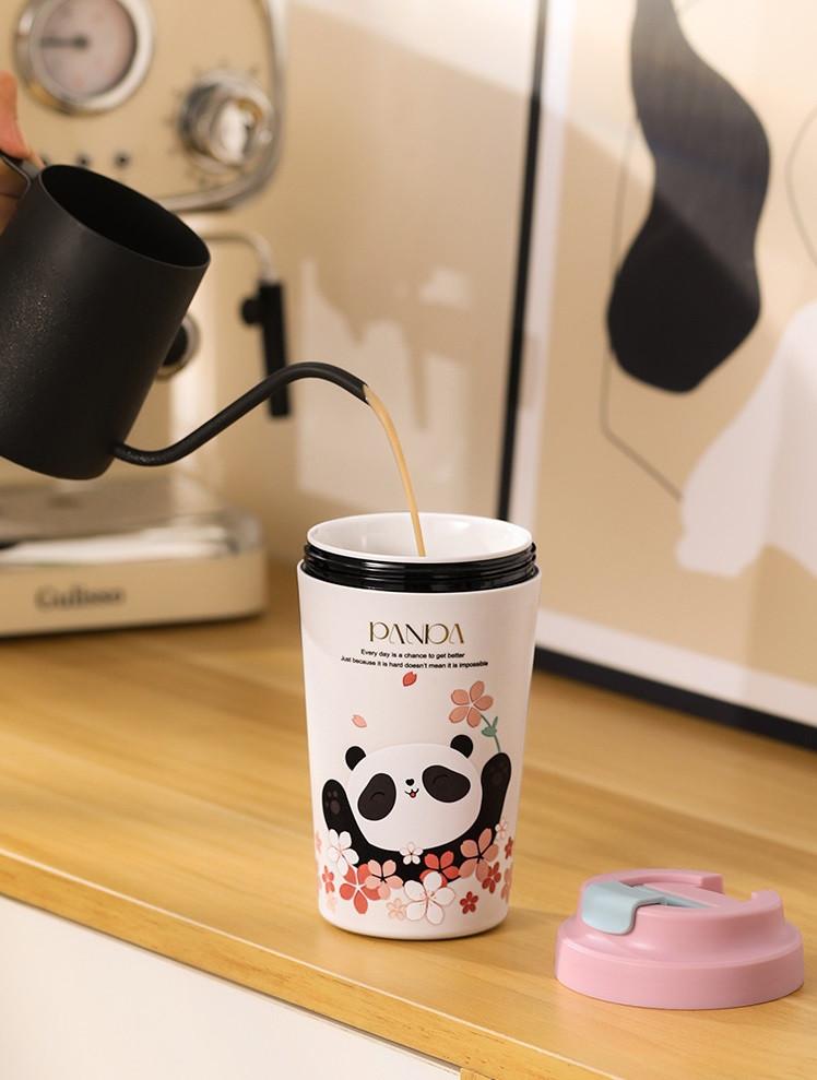 термокружка с фарфоровой колбой 380 мл в интерьере — розовая кружка для кофе и чая