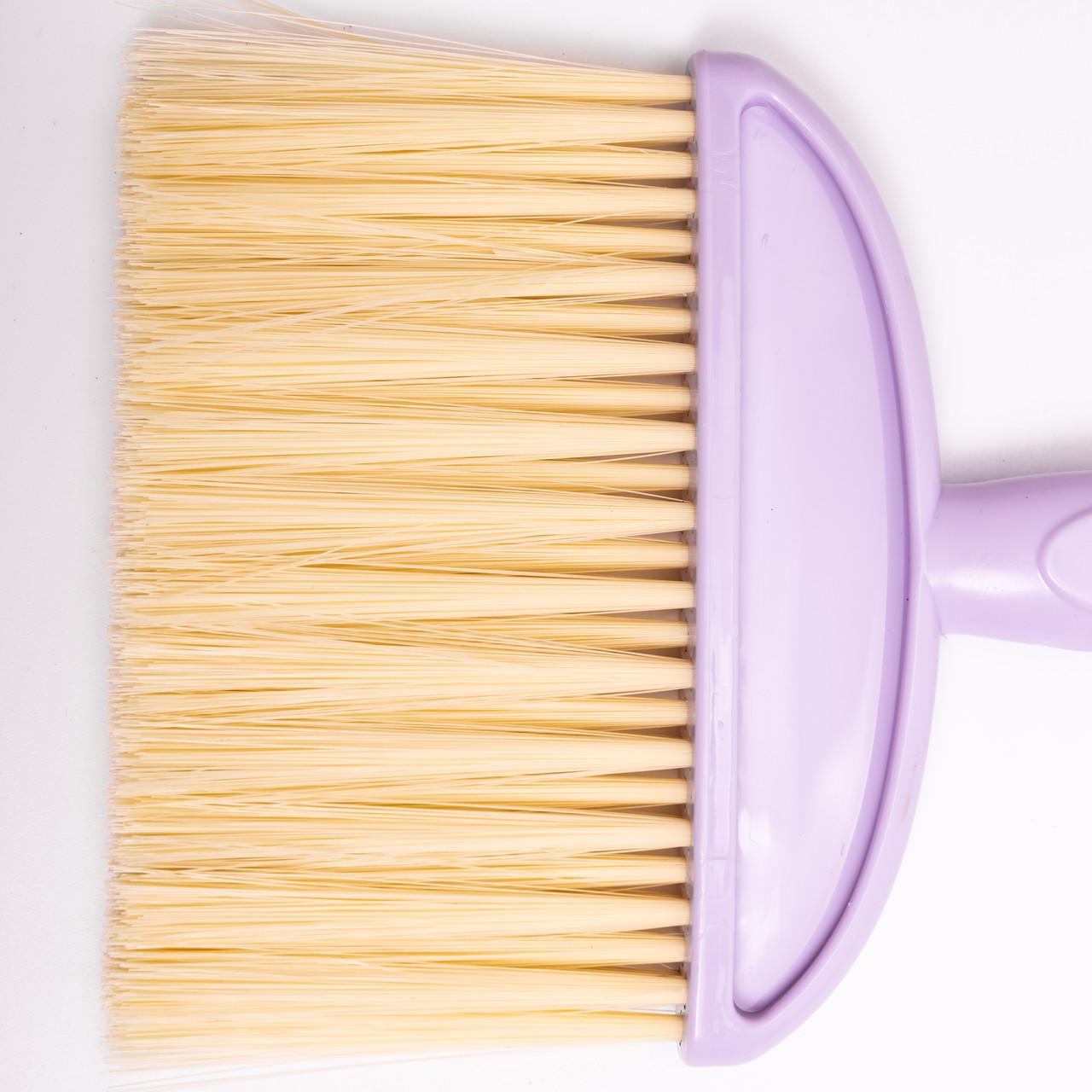 щетка для сбора пыли и крошек — крупный план щетина средней жесткости