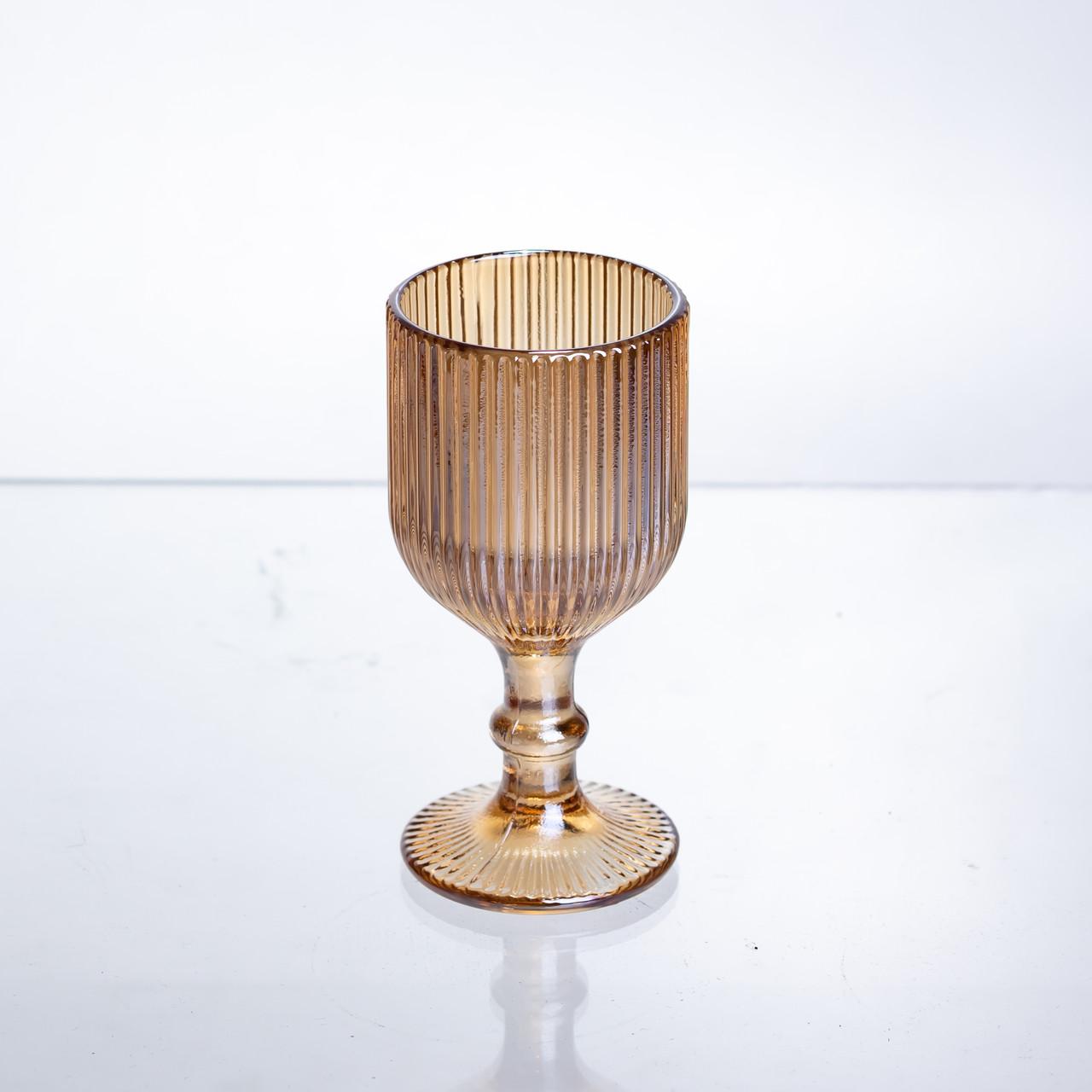 Одна ребриста рюмка 50 мл із товстого коричневого скла, детальний вигляд