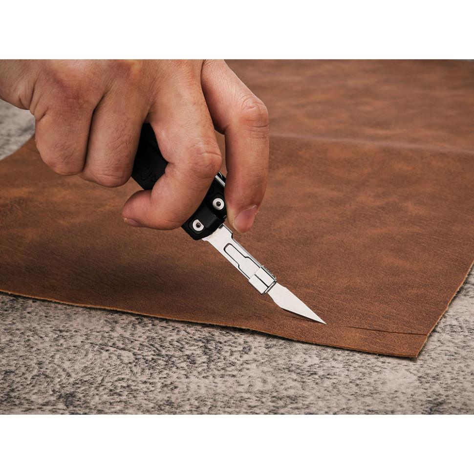 лезвие в действии — точный надрез на коже мультитулом, демонстрация лезвий для точных надрезов