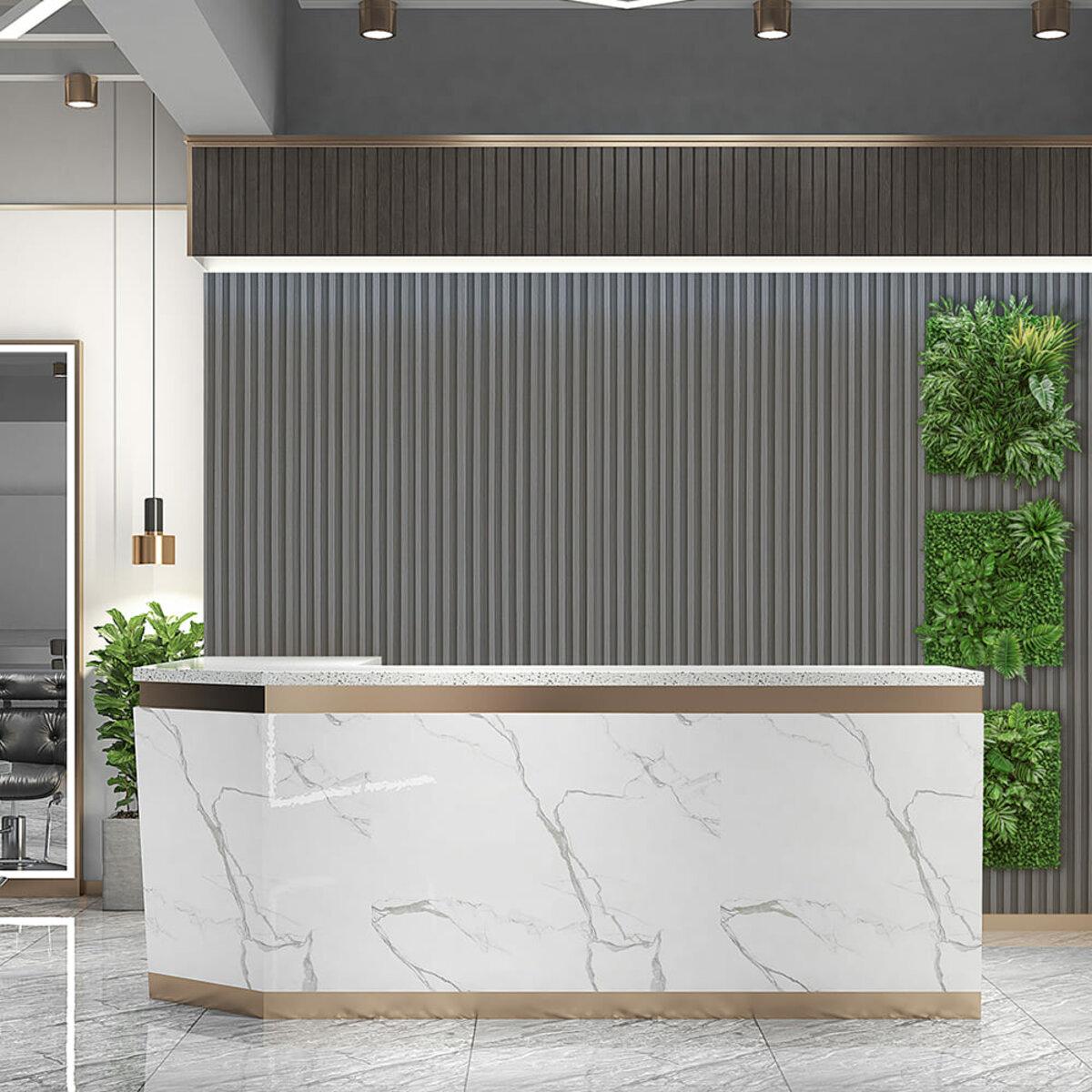 Реечная отделка стен интерьер: WPC стеновая рейка серого цвета 160x3000 мм в гостиной