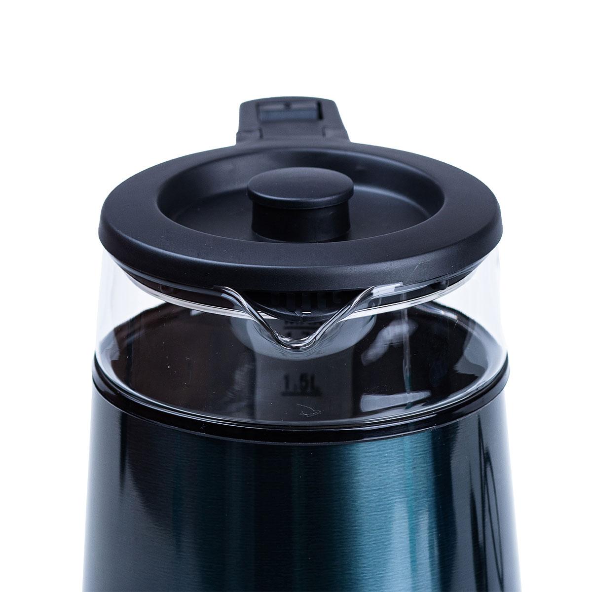 Чайник с дисковым нагревом и автоотключением — крупный план носика и крышки