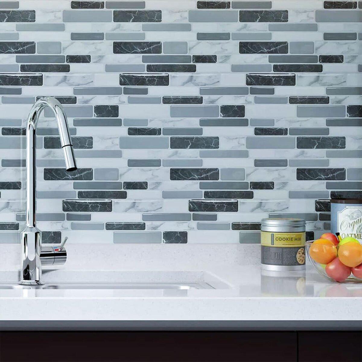 полиуретановая 3D плитка под мрамор 305x305 на кухонном фартуке — самоклеящаяся панель для стен
