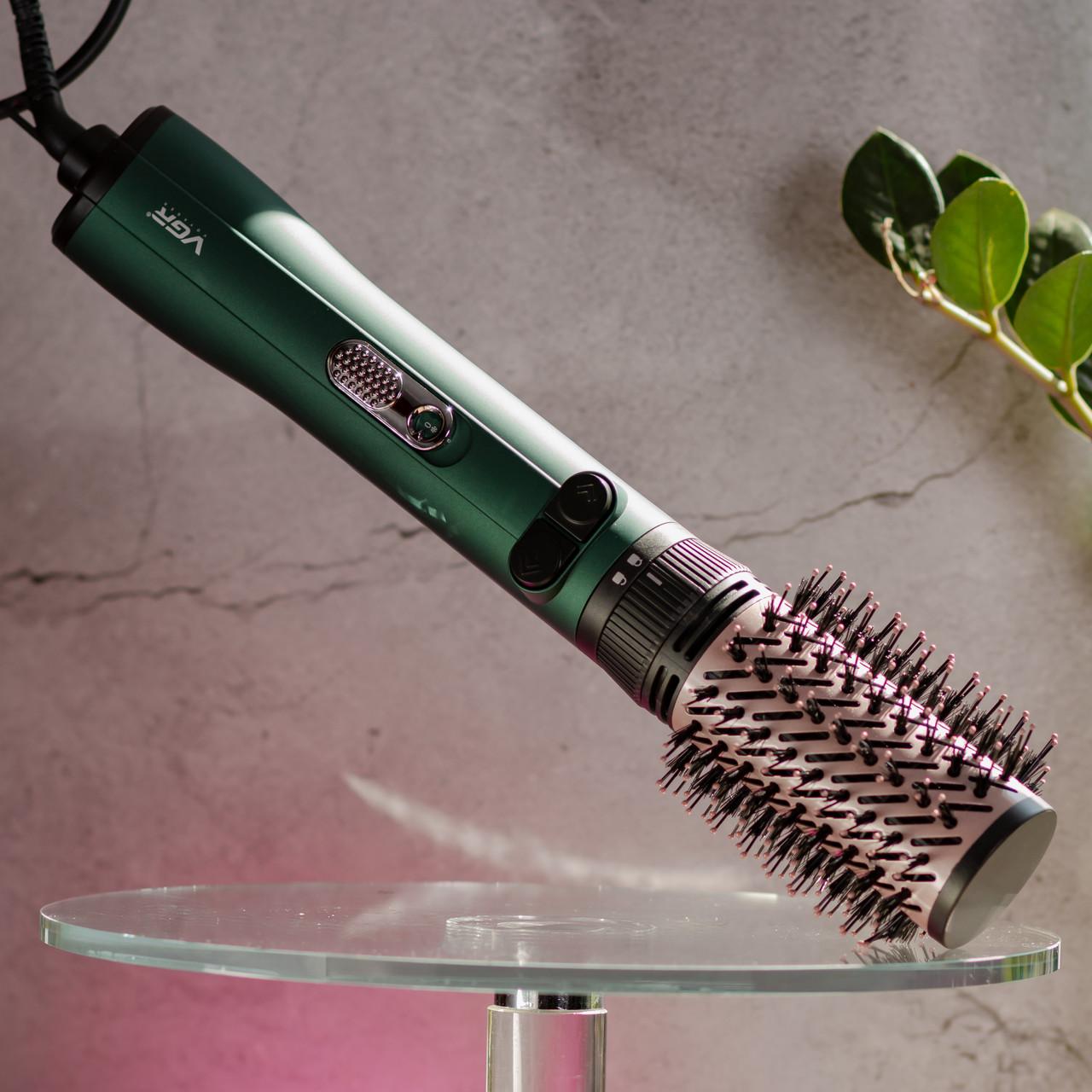 Стайлер-щетка VGR V-498 в интерьере, керамическое покрытие и ионизация — стайлер-щетка с ионизацией для волос