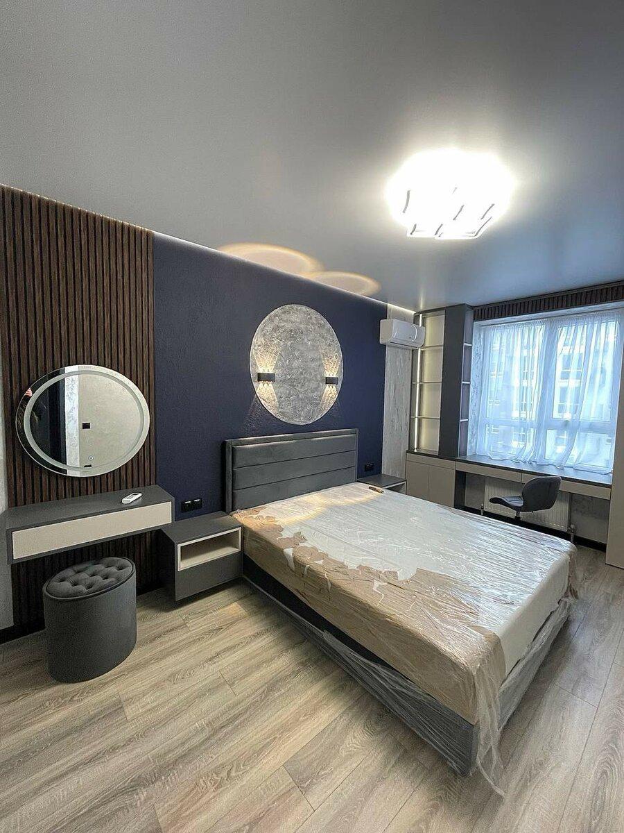 Рейка стеновая для интерьерной отделки в интерьере спальни, темный орех