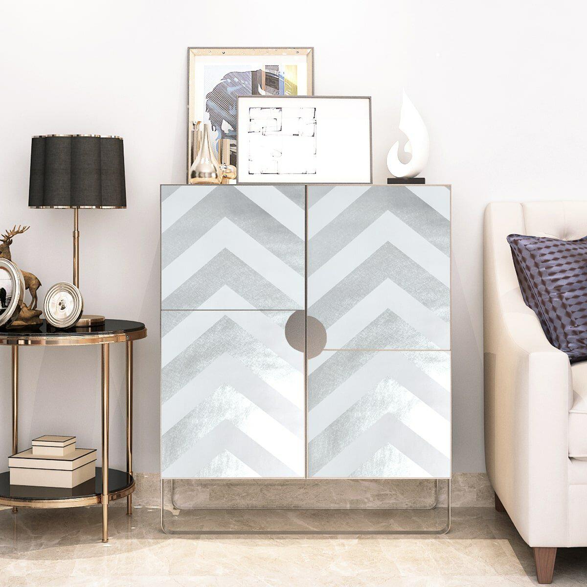 Интерьерное применение: оклейка комода серебристой самоклеящейся пленкой, пленка мраморная самоклейка для дверей и мебели