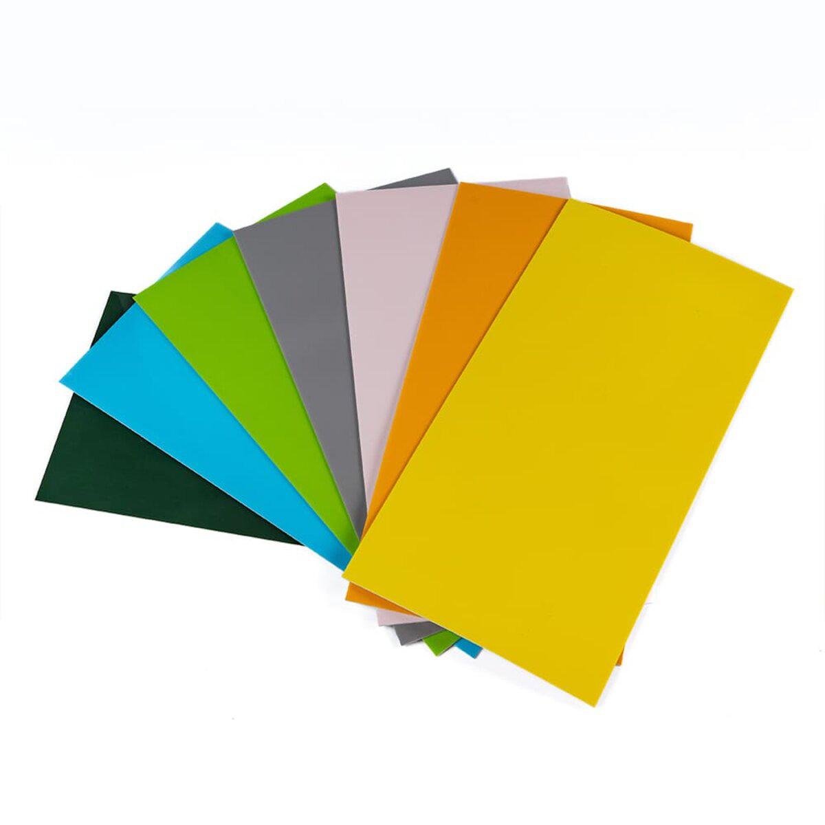 Интерьер с самоклеящейся стеновой плиткой PET 900x400 — декоративная панель в интерьере